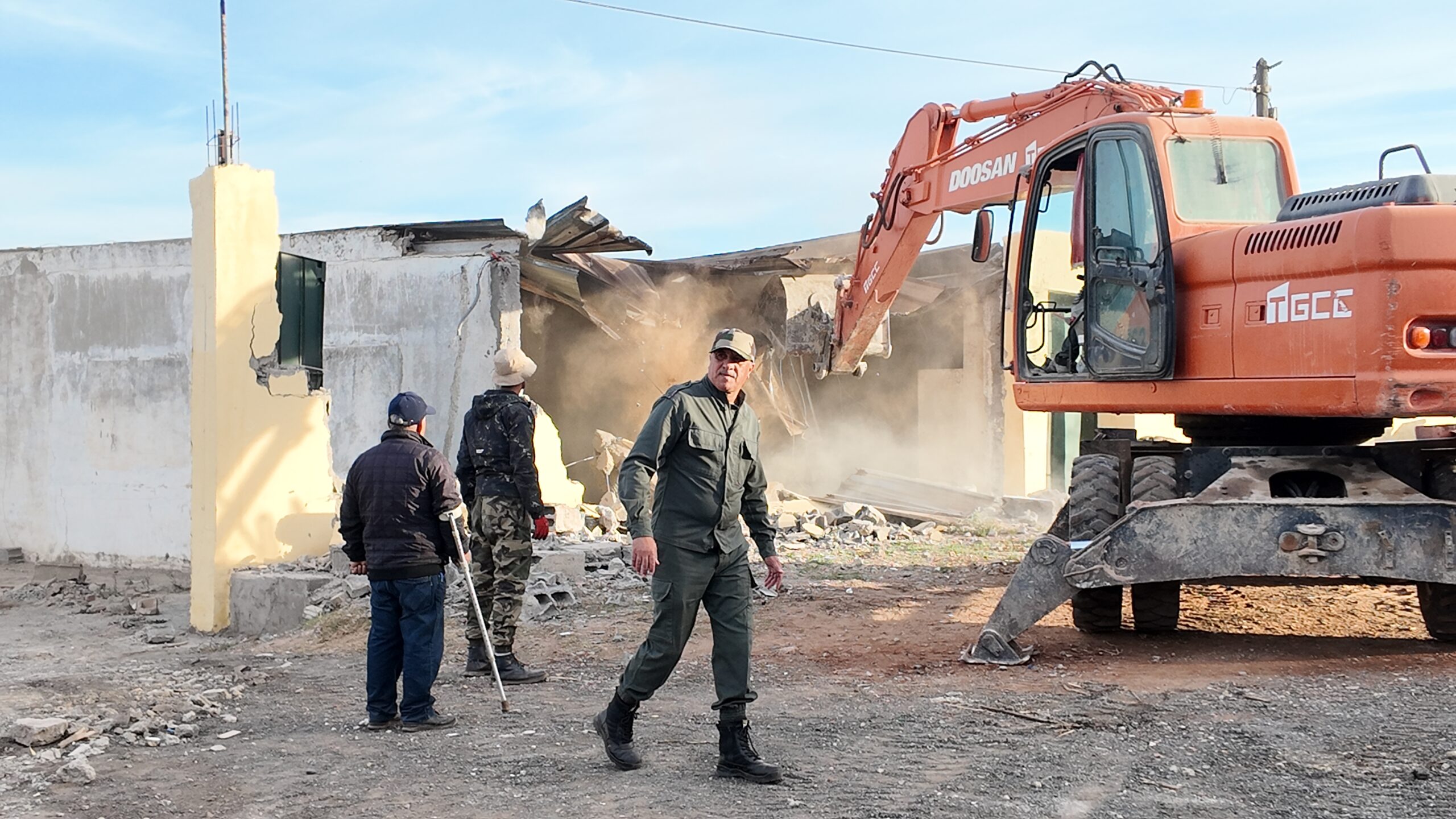 عمالة عين الشق.. فنادق ومكاتب للخدمات ومنتزه و ملاعب على طول شارع الخليل بعد هدم " الكلسات"( الصور والفيديو)
